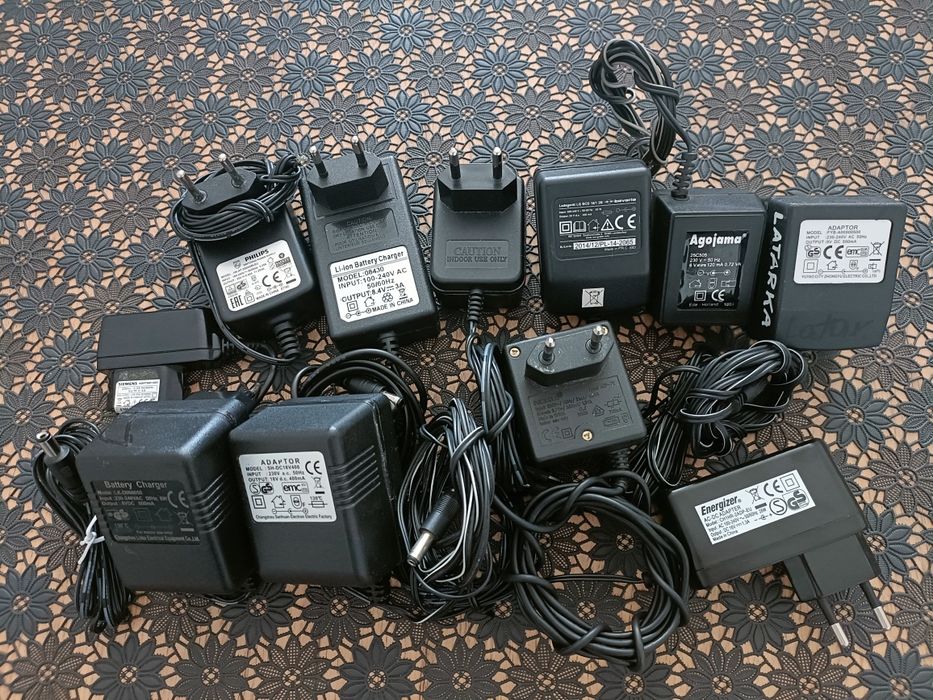11 zasilaczy sieciowych 6-25V DC, sprawne