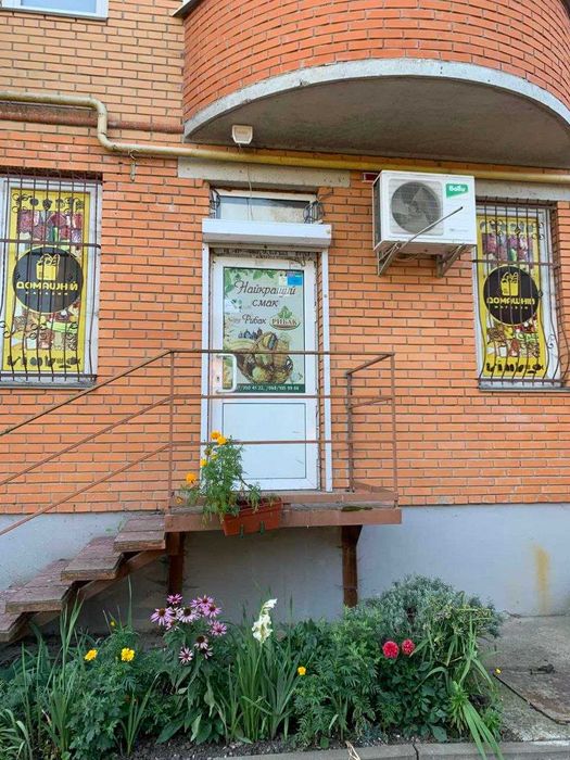 Здається в оренду комерційне приміщення на 1 поверсі, вул. Ділова,3.