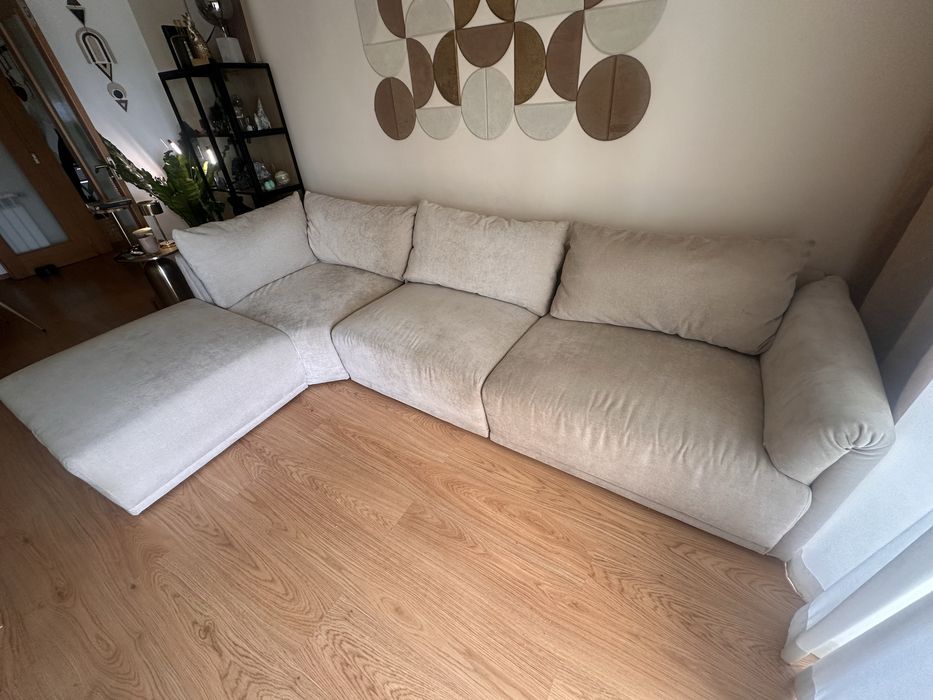 Sofa modelar XXL da loja Gato Preto veludo beje