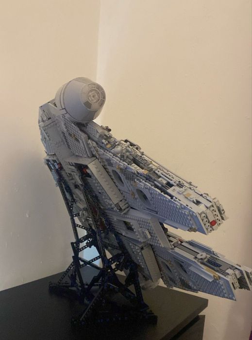 LEGO Star Wars 75192 UCS Millennium Falcon