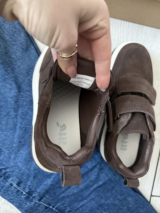 Кросівки шоколадні  на липучках натуральний зашм