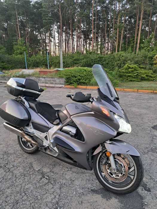 Sprzedam.         HONDA ST 1300 .