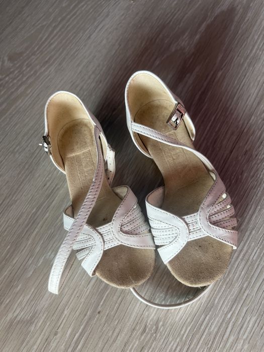 Танцювальні туфлі