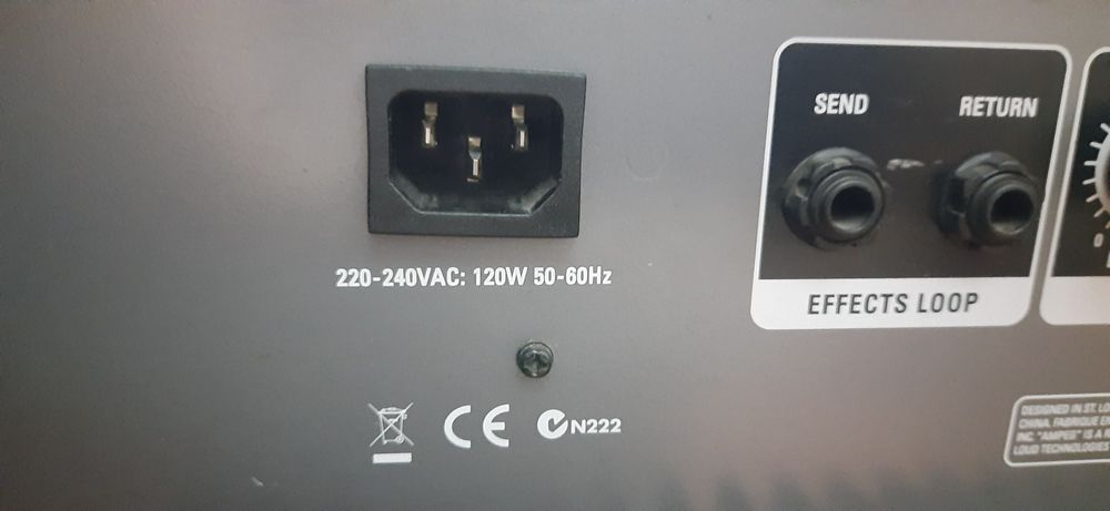 Басовий комбік Ampeg BA 300-115