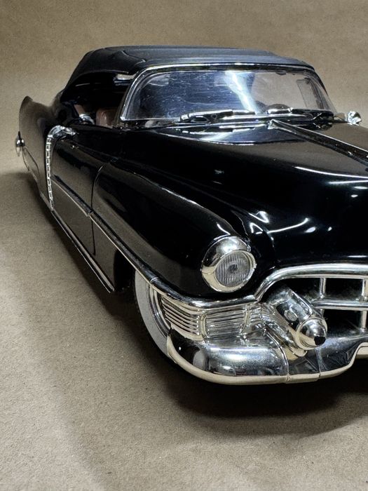 Cadillac Eldorado 1953 модел 1:18