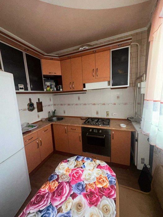 Продаж 2-кімн.квартири + ГАРАЖ центр с.Онуфріївка