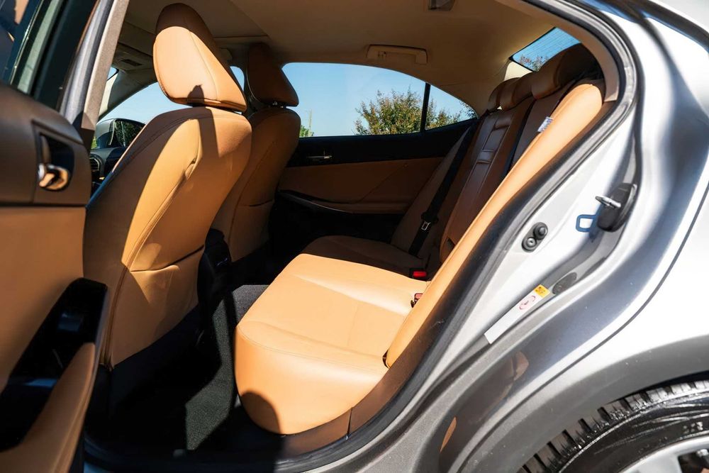 Lexus IS 300      2016