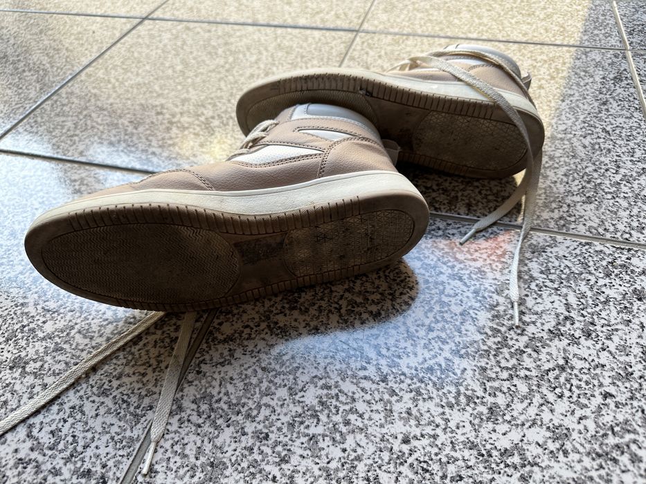 Sapatilhas brancas da Primark, tamanho 38, para mulher.