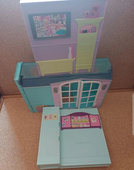 Barbie casa dobrável. 
Mattel.
Anos 2007.
