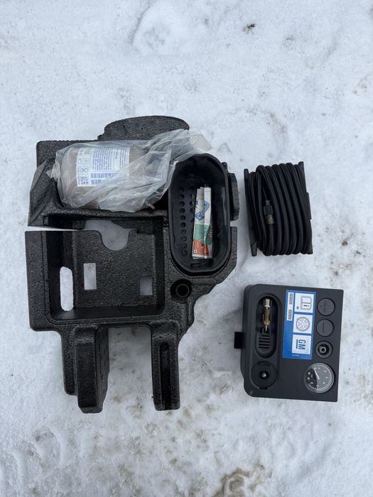 Оригінальний штатний компресор для підкачки шин Опель Зафіра Б