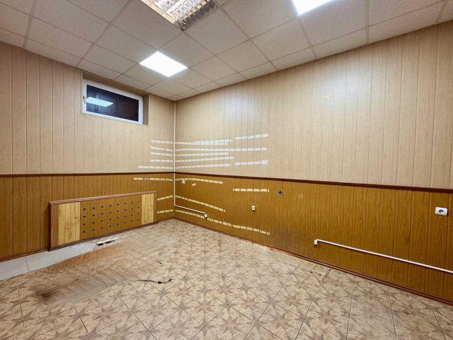 Продаю фасадне приміщення біля Аграрної академії. ц1