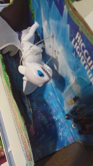 Dragão Light Fury com Figura Guerreiro – Novo em Caixa