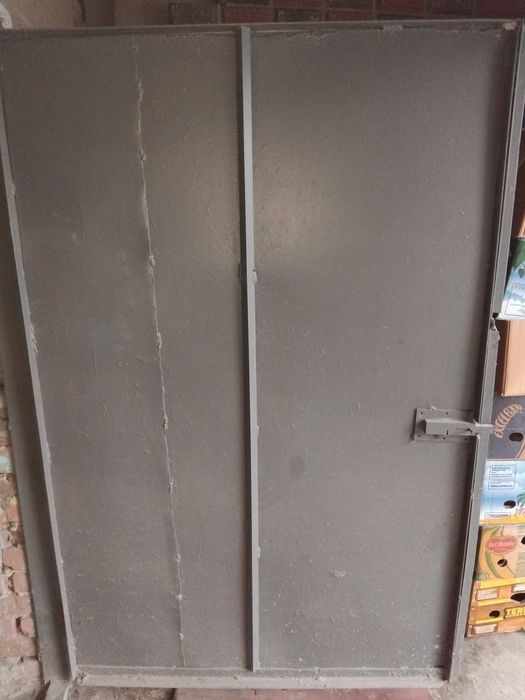 Продам Гаражні ворота (двері)