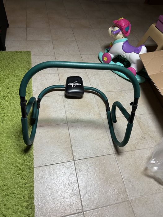 Barra abdominais e tapete ginástica