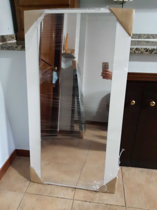 White Mirrored Frame64738489313025122