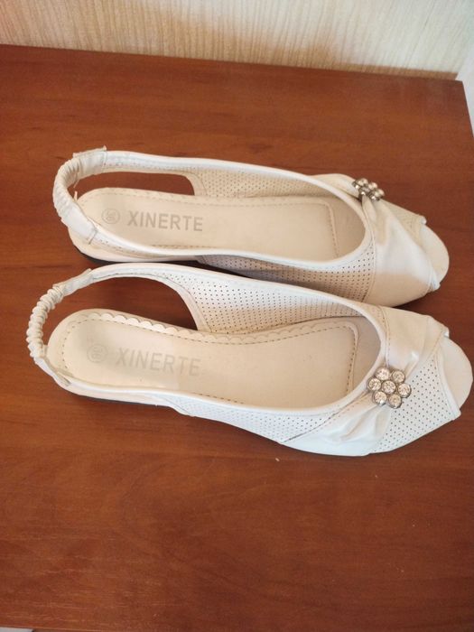 Продаються літні шльопанці