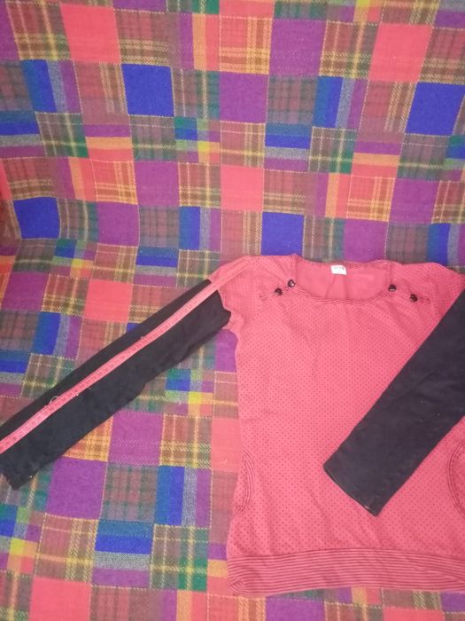 Светрики , на 5-8р. халатик