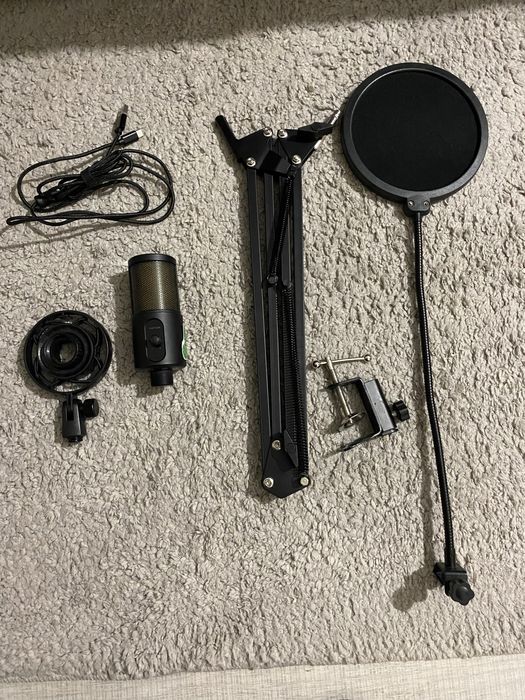 Микрофон HATOR в очень хорошом состоянии