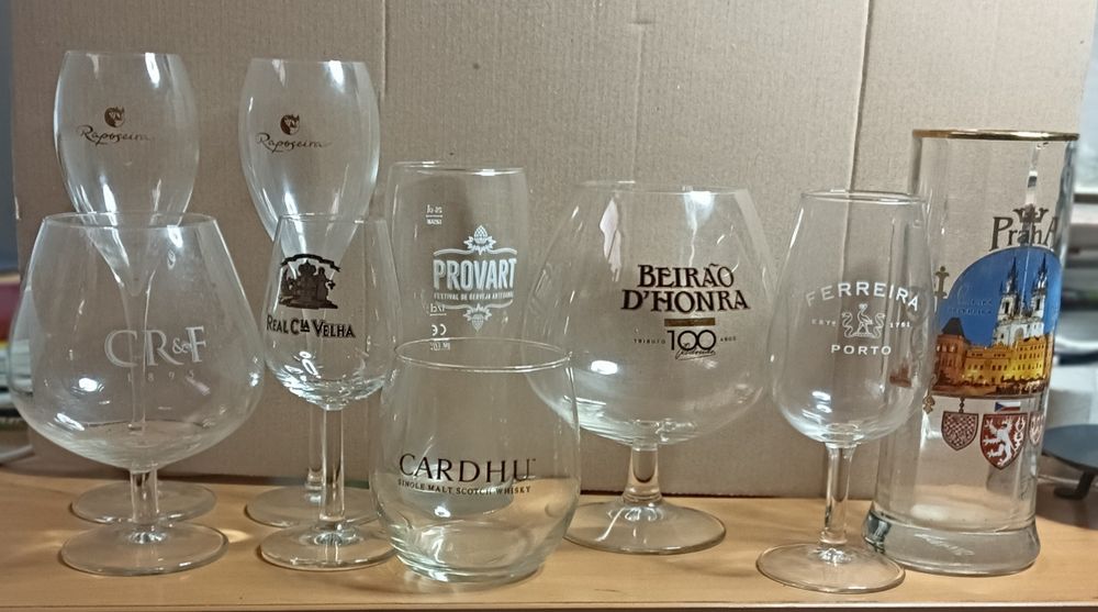 Nove copos de marcas