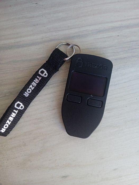 Продам кошелек для криптовалют "Trezor one"
