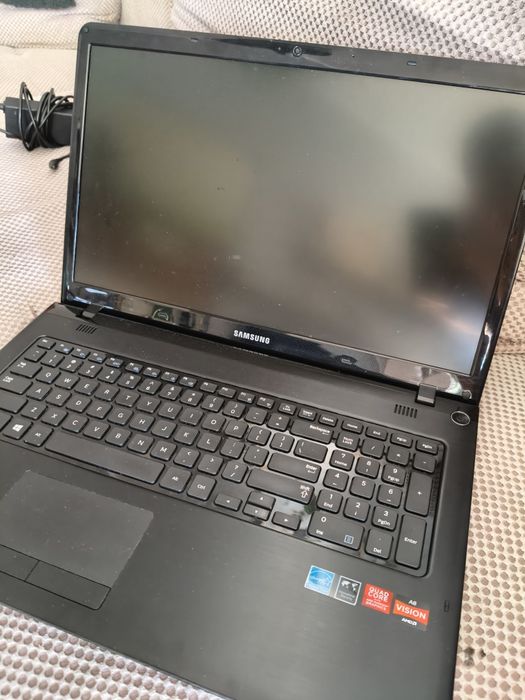 Laptop 17 cali Samsung SSD sprawny