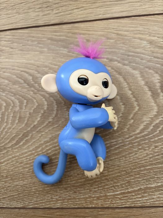Małpka (WowWee Fingerlings) + plac zabaw