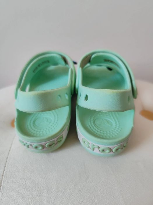 Crocs C12 29 30 sandałki dla dziewczynki przypinki wodoodporne