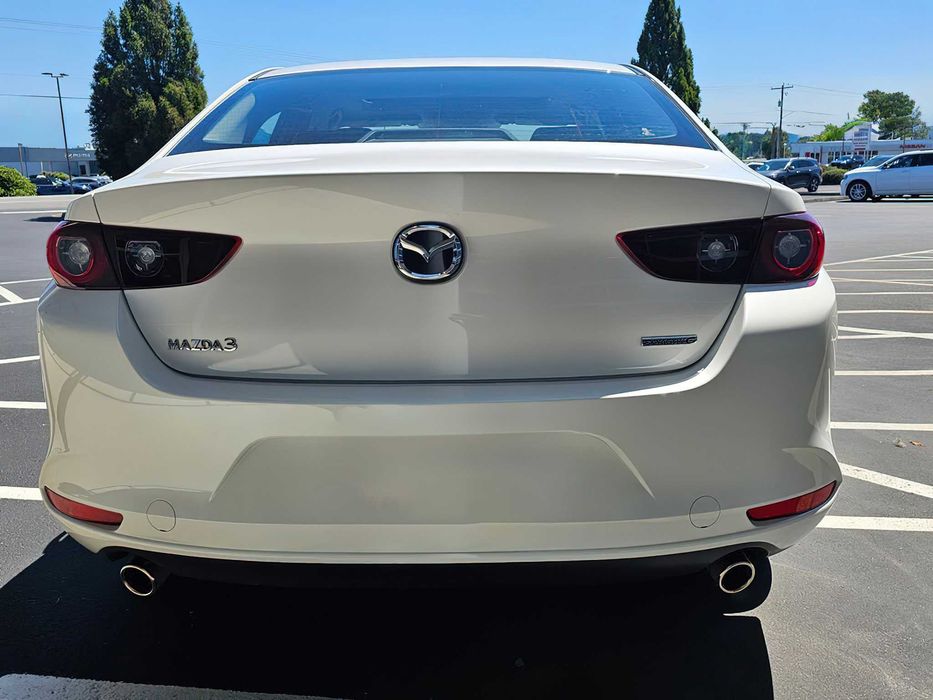 Mazda 3 Preferred      2025