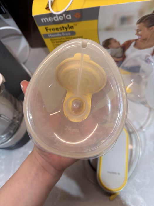 Молоковідсмоктувач MEDELA Freestyle Hands Free