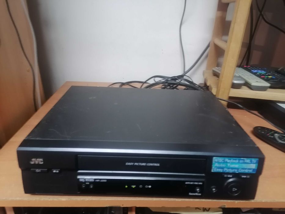 Magnetowid VHS JVC HR-J293 stereo