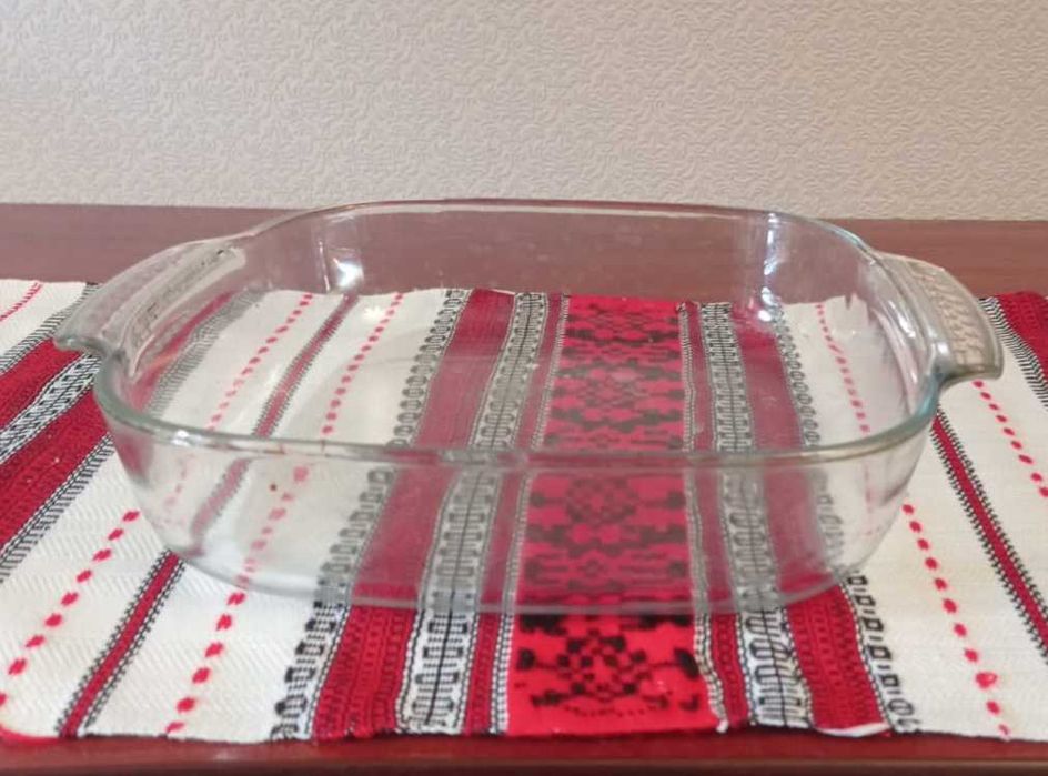 Форма для запікання велика в гарному стані 39х27х6 см