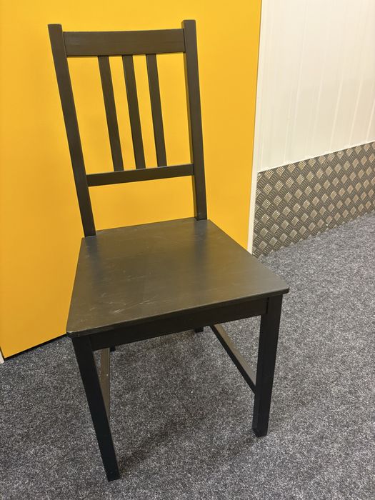 Cadeira de madeira do IKEA