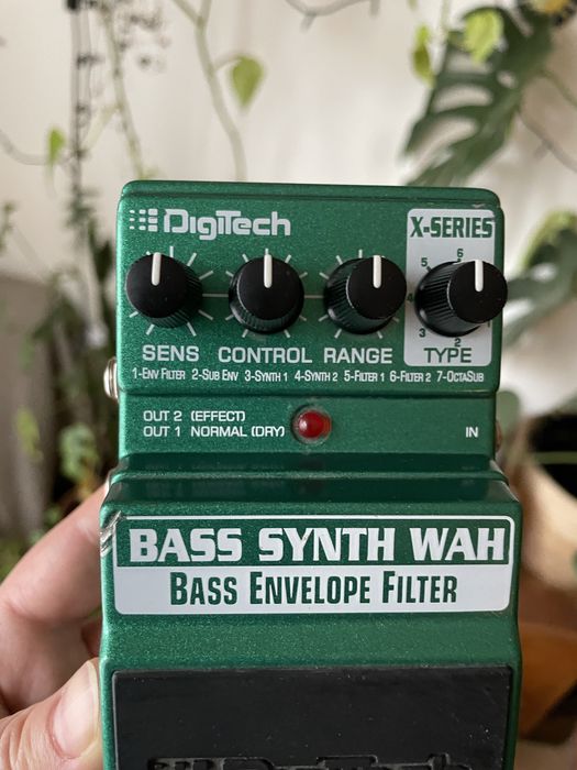 Efekt do gitary basowej Bass Synth wah Digitech