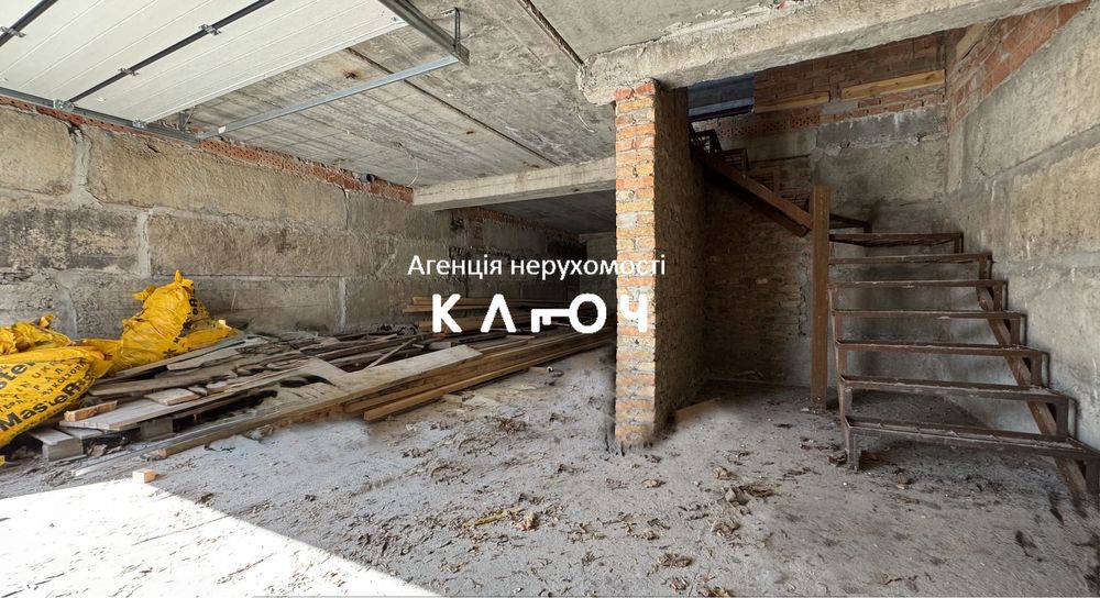 Продаж чудового таунхауса біля парку, перша лінія