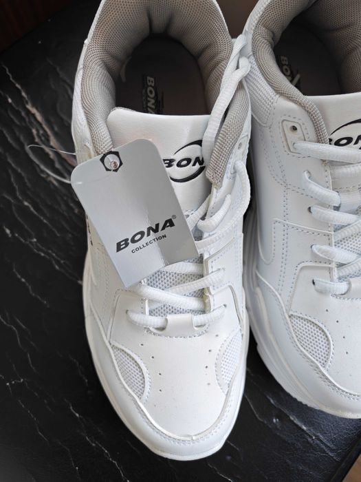 Нові жіночі фірмові кросівки, білі, розмір 39