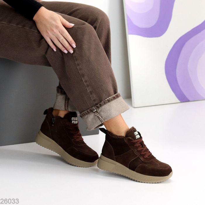 Жіночі шкіряні зимові черевики в кольорах