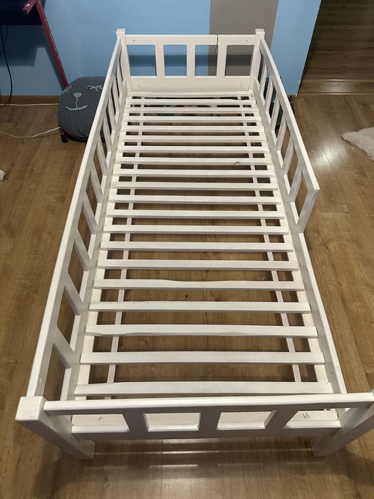 Łóżko dziecięce drewniane