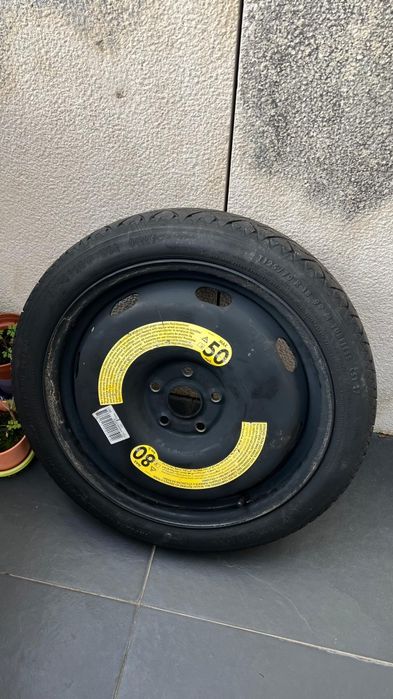 Pneu suplente (desconheço para que modelo)