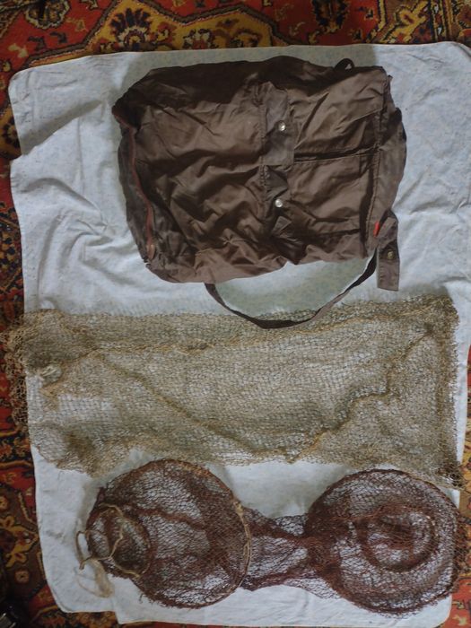 поплавок, крючки,+сумка и садок,стул.Все одним лотом.Смотрите все фото