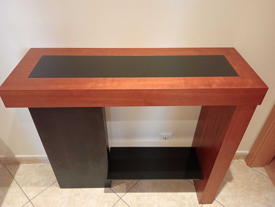 Mesa alta com vidro