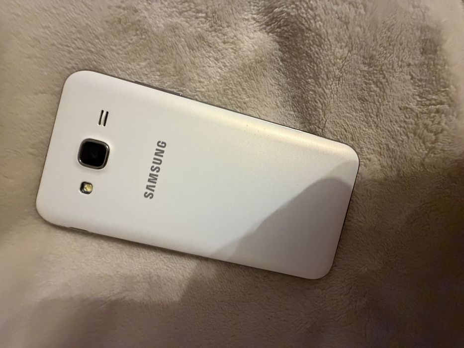 Dwa samsungi J5 oraz j3s