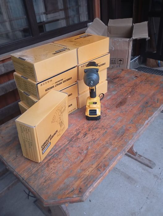 Акамулчторна болгарка  DeWalt батареї