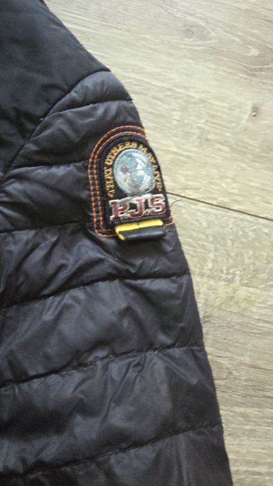 Продам жіночу коротку курточку пуховик Parajampers