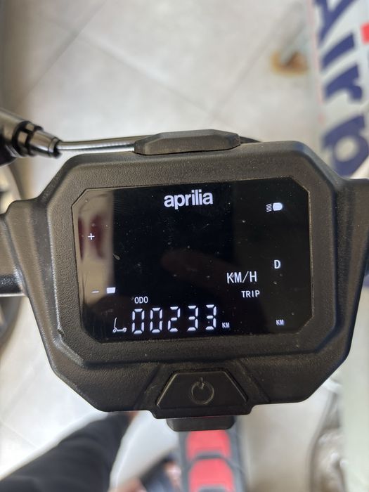 Електросамокат Aprilia — новий, оригінал