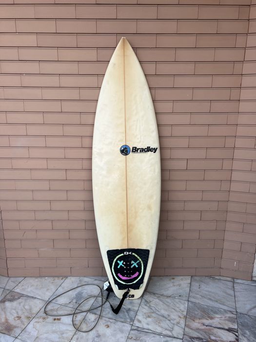 Prancha de Surf 5’11 c/quilhas, deck e leash