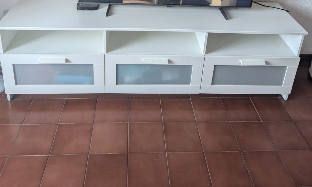 Vendo rack de TV  branco comprado no IKEA