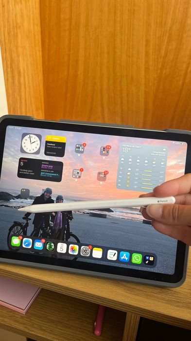iPad Air 4th Generation (64GB Green) + Apple Pencil 2 + Logitech Folio Touch