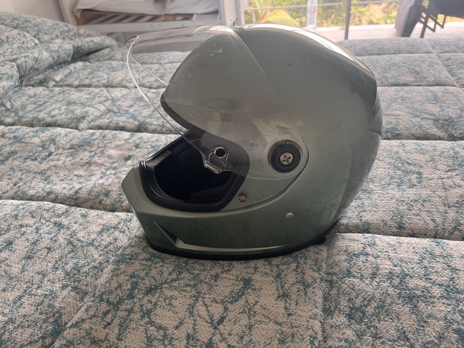 Vendo capacetes AGV e Biltwell