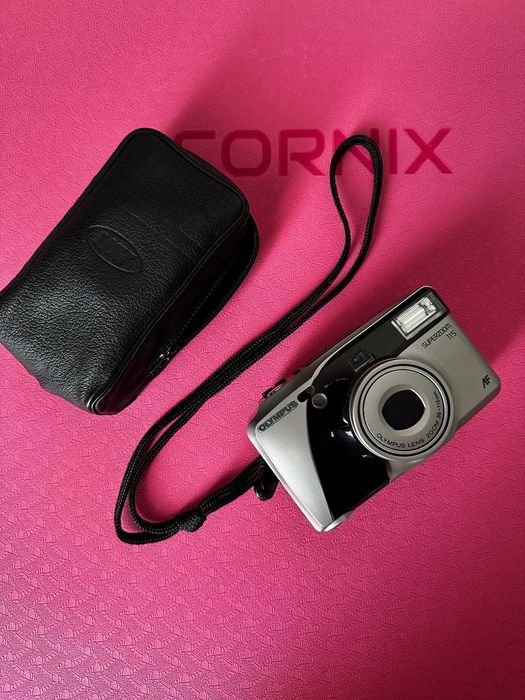 Olympus SuperZoom 115 - стильна плівкова камера