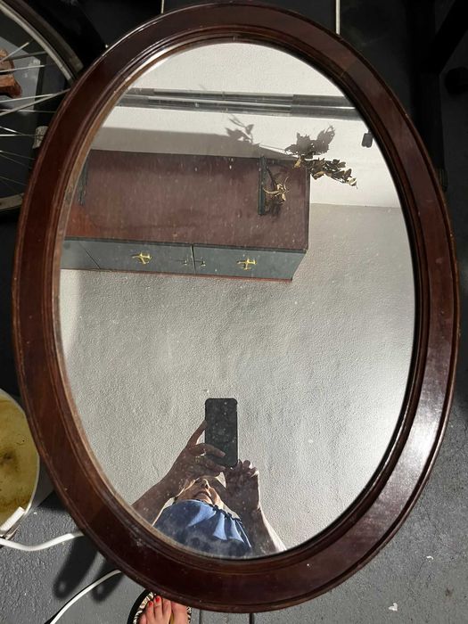 Espelho antigo em madeira. Perfeito para decorar qualquer divisão da sua casa.